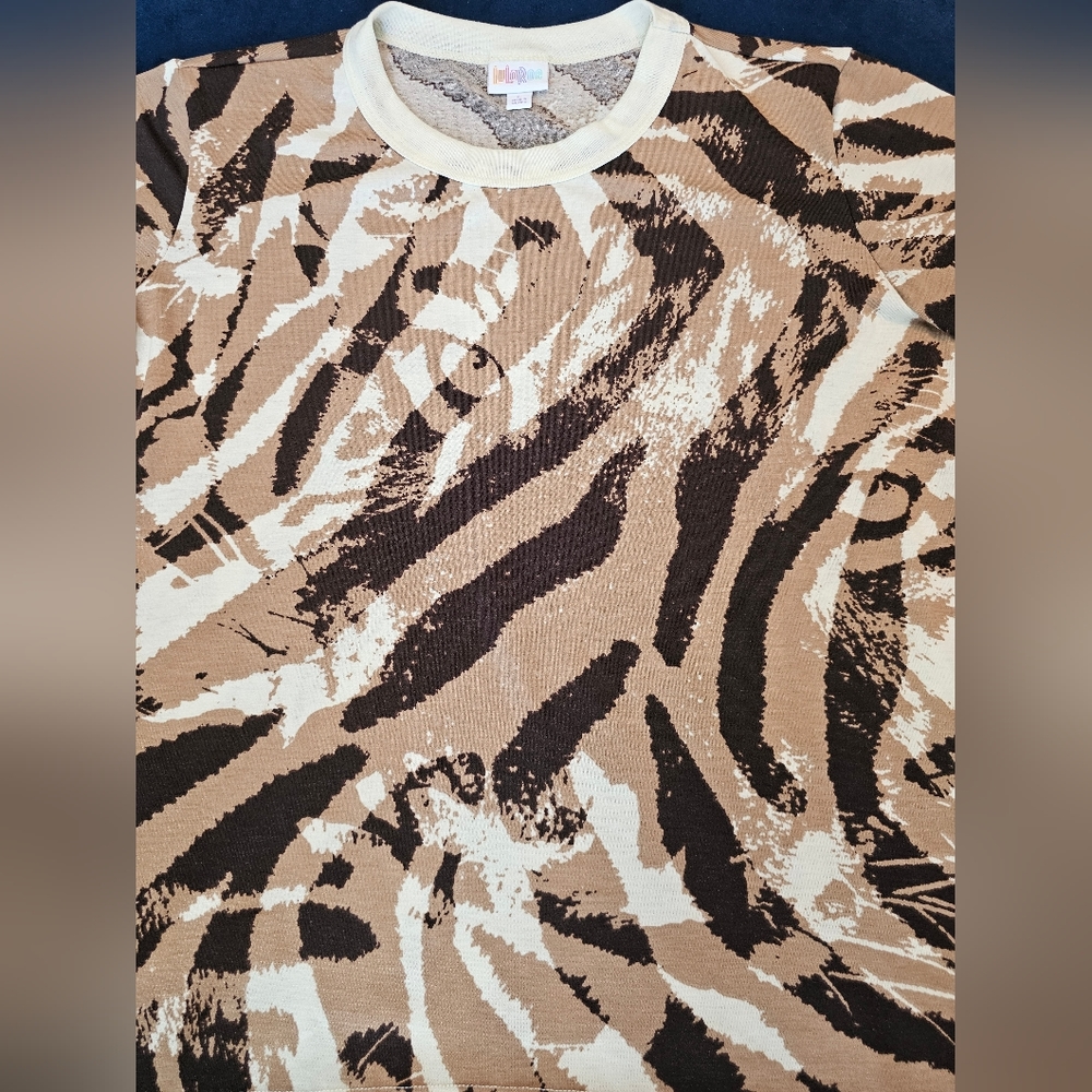 LuLaRoe Liv Tshirt